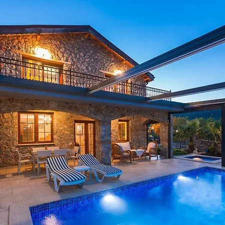 Ege Stone Korunakli Ve Isitmali Havuz Jakuzi Villa