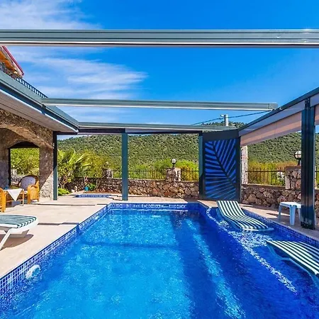 Villa Ege Stone Korunakli Ve Isitmali Havuz Jakuzi