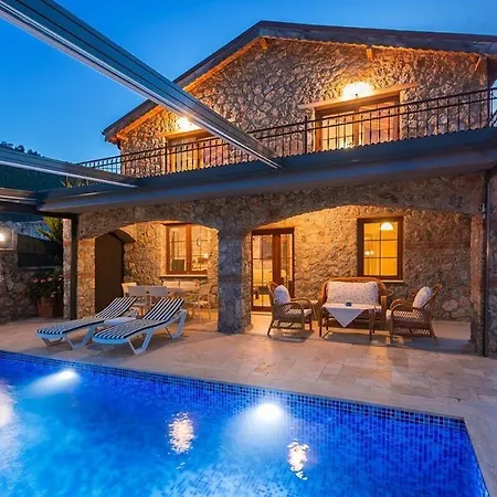 Ege Stone Korunakli Ve Isitmali Havuz Jakuzi Villa Fethiye