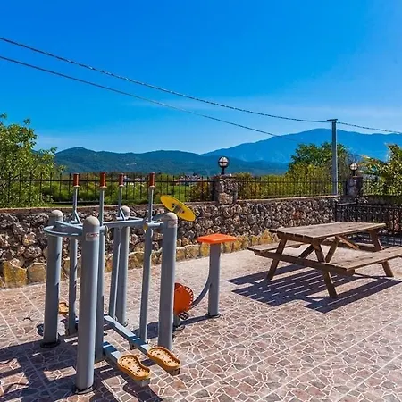 Ege Stone Korunakli Ve Isitmali Havuz Jakuzi Vila