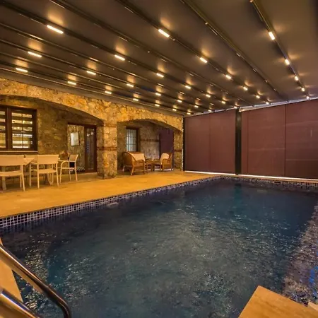 ヴィラ Ege Stone Korunakli Ve Isitmali Havuz Jakuzi *