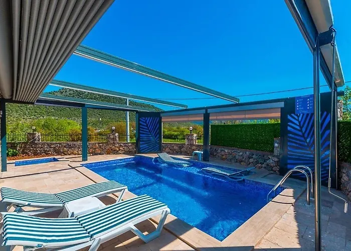 Ege Stone Korunakli Ve Isitmali Havuz Jakuzi Vila Fethiye