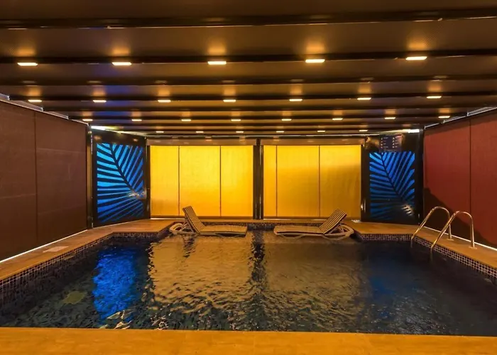 Ege Stone Korunakli Ve Isitmali Havuz Jakuzi Fethiye