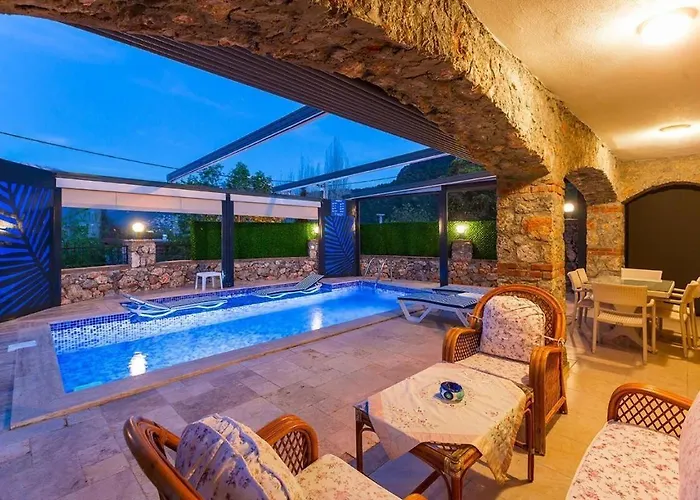 Ege Stone Korunakli Ve Isitmali Havuz Jakuzi