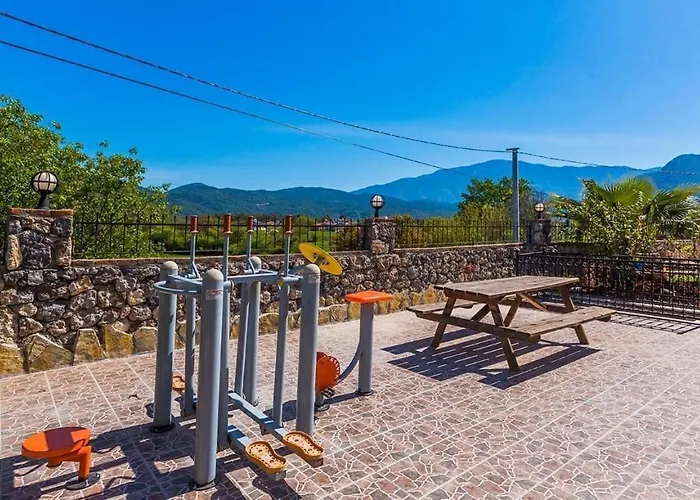 Ege Stone Korunakli Ve Isitmali Havuz Jakuzi Villa