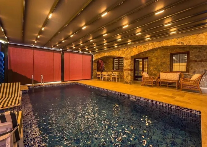 Ege Stone Korunakli Ve Isitmali Havuz Jakuzi Fethiye