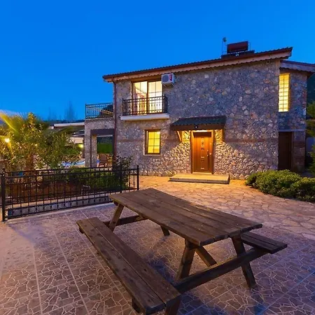 别墅 Ege Stone Korunakli Ve Isitmali Havuz Jakuzi 费特希耶