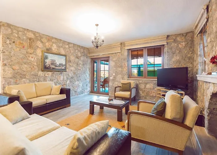 Ege Stone Korunakli Ve Isitmali Havuz Jakuzi