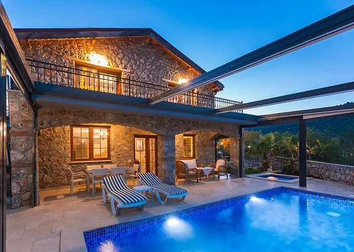 Ege Stone Korunakli Ve Isitmali Havuz Jakuzi Villa