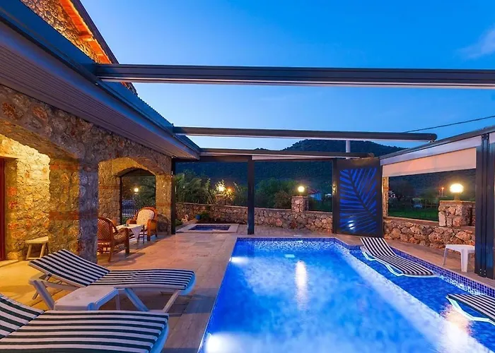 Ege Stone Korunakli Ve Isitmali Havuz Jakuzi Villa *