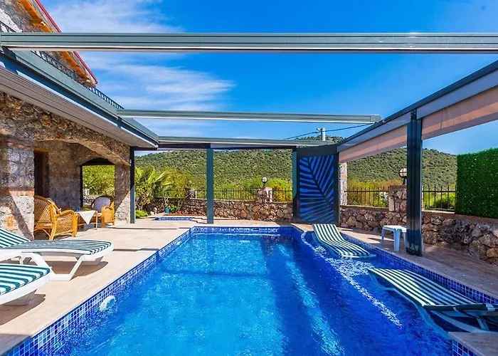 Villa Ege Stone Korunakli Ve Isitmali Havuz Jakuzi