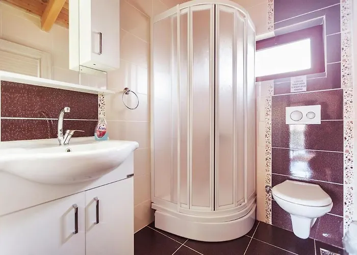 Villa Ege Stone Korunakli Ve Isitmali Havuz Jakuzi Fethiye