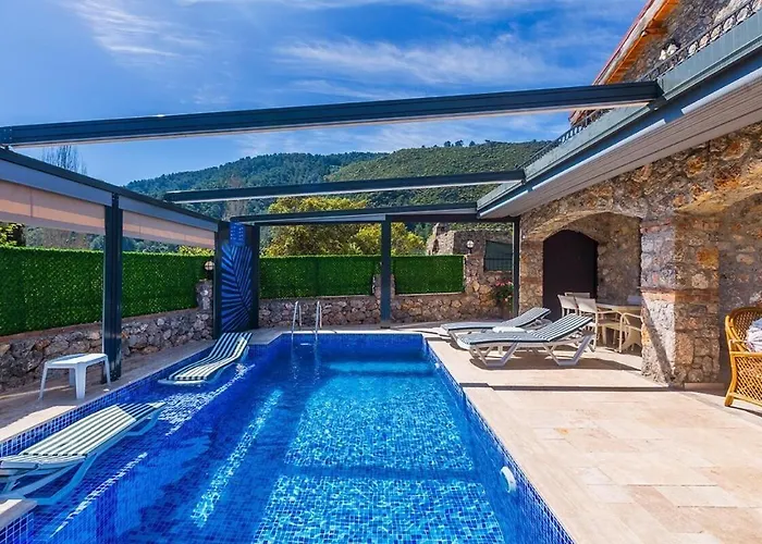 Ege Stone Korunakli Ve Isitmali Havuz Jakuzi Fethiye