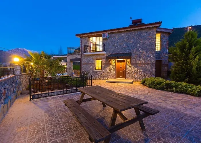 Villa Ege Stone Korunakli Ve Isitmali Havuz Jakuzi Fethiye